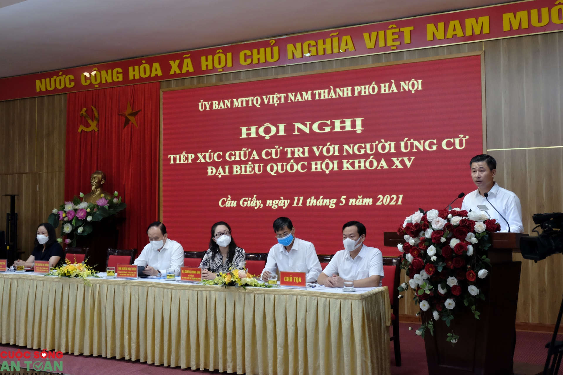 Chủ tịch LĐLĐ TP Hà Nội tiếp xúc cử tri tại quận Cầu Giấy