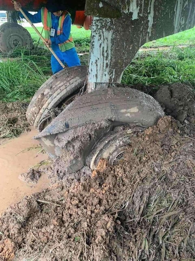 may bay ha canh truot khoi duong bang dap xuong bai co dai dien vietjet noi gi