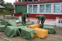 Quảng Ninh: Thu giữ 1,5 tấn thực phẩm không rõ nguồn gốc tại khu vực bờ sông biên giới