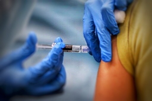 Công nhân mong sớm được tiêm vắc-xin Covid-19