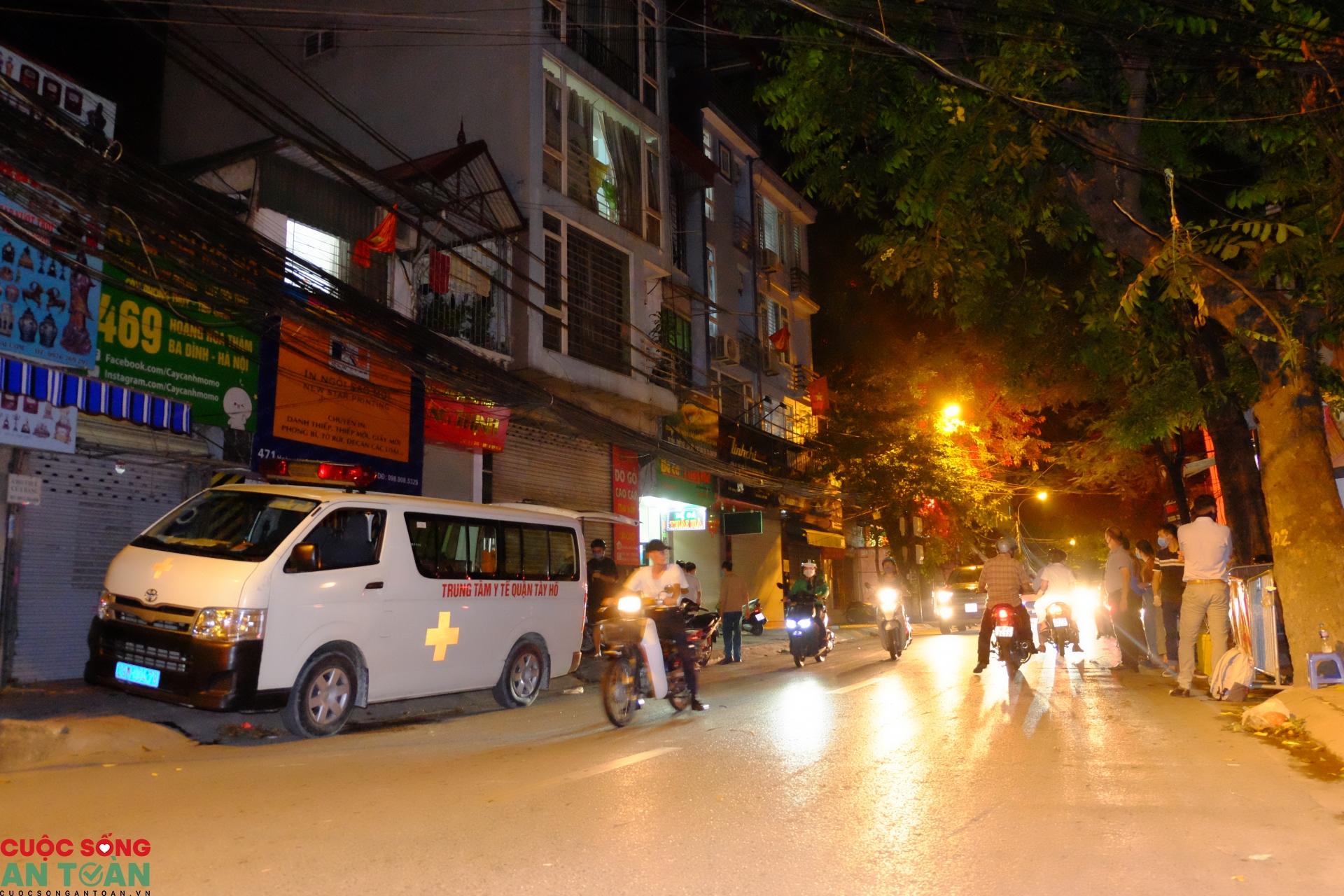 ha noi phong toa phun khu trung khu dan cu co benh nhan nghi nhiem covid 19