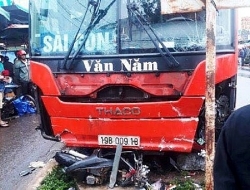 ha noi va cham voi xe bus nguoi dan ong tu vong tai cho