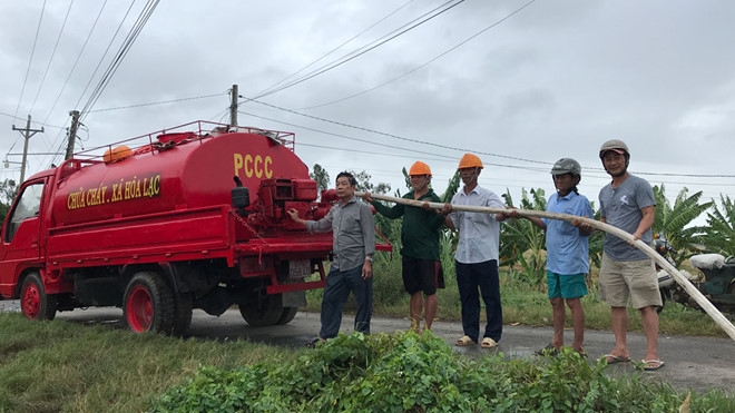 Xe chữa cháy tự chế của những lão nông miền Tây