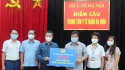 Công đoàn Hà Nội: Trao quà người lao động và lực lượng tham gia chống dịch