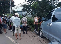 Bị ô tô tông mạnh từ phía sau, hai thanh niên đi xe máy tử vong