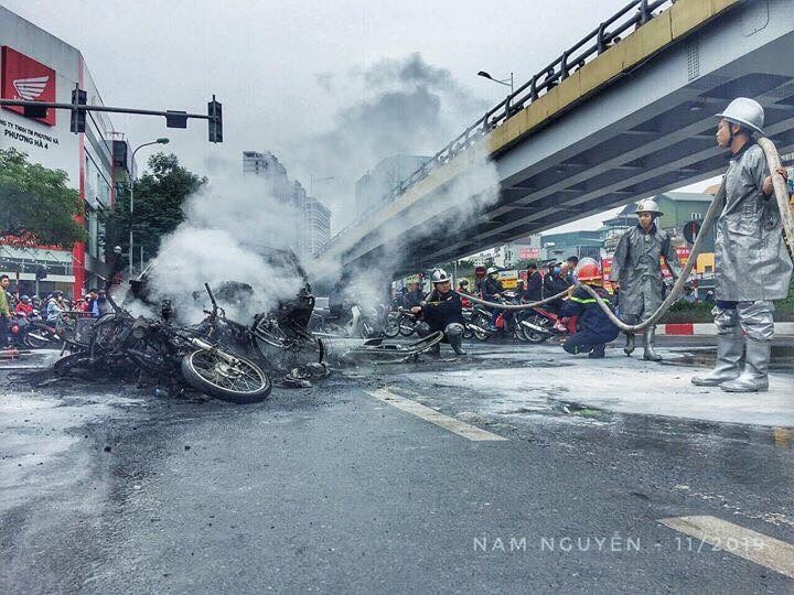 Chiến sĩ PCCC chia sẻ chi tiết "đáng ngờ" trong vụ xe Mercedes cháy ở Lê Văn Lương