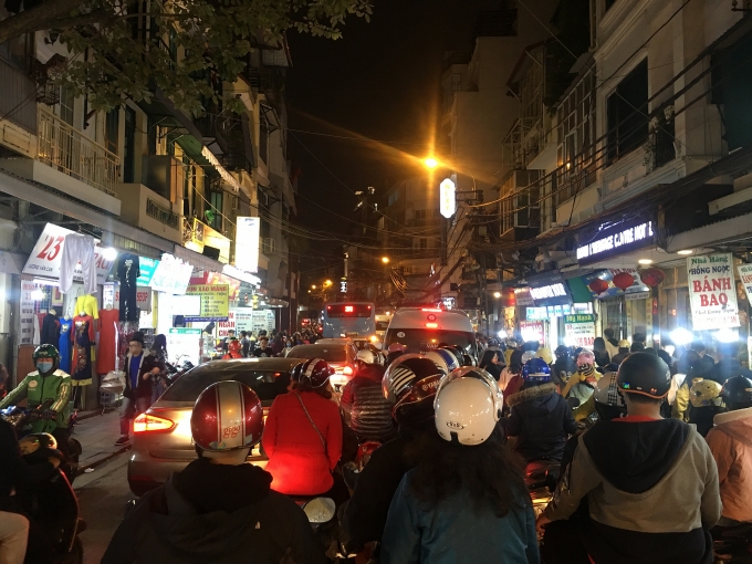 ha noi giao thong un tac hon loan khu vuc duong len pho di bo