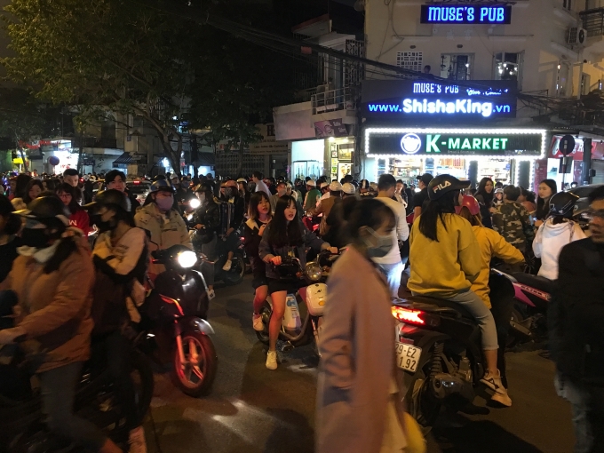 ha noi giao thong un tac hon loan khu vuc duong len pho di bo