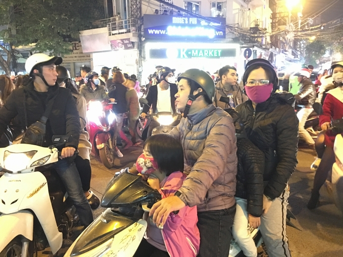 ha noi giao thong un tac hon loan khu vuc duong len pho di bo