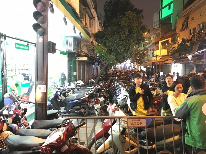 ha noi giao thong un tac hon loan khu vuc duong len pho di bo