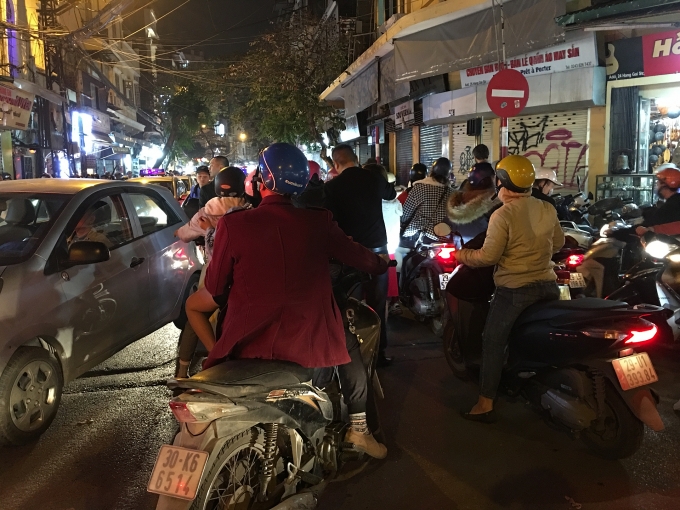 ha noi giao thong un tac hon loan khu vuc duong len pho di bo