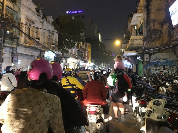 ha noi giao thong un tac hon loan khu vuc duong len pho di bo