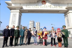 Đón khách Trung Quốc nhập cảnh, khôi phục du lịch qua biên giới
