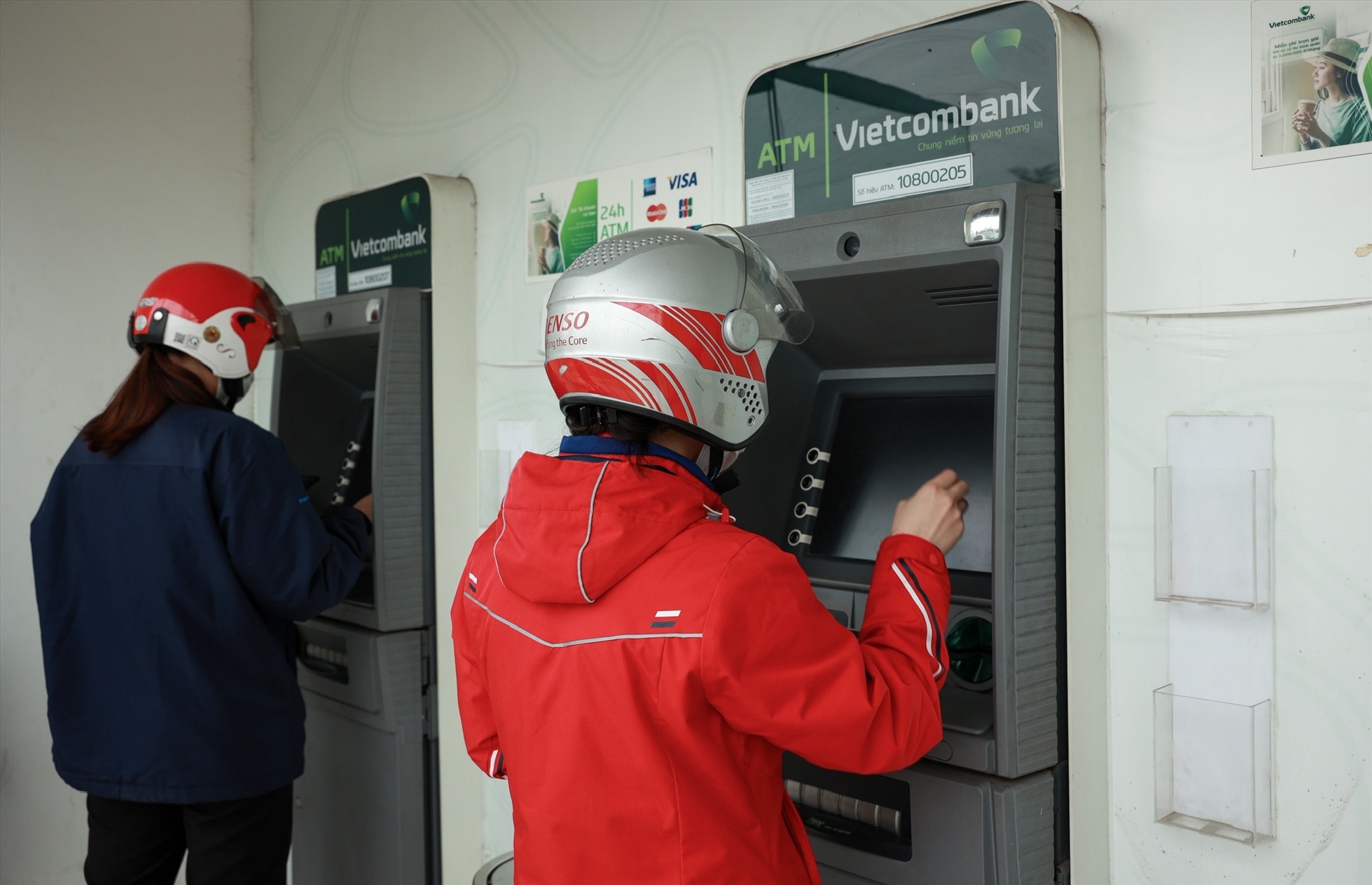 Không còn cảnh công nhân xếp hàng rút tiền ATM để về quê ăn Tết