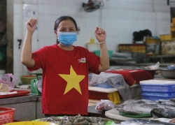 Tiểu thương Đà Nẵng mặc áo Cờ đỏ Sao vàng, chủ động thực hiện các biện pháp phòng dịch