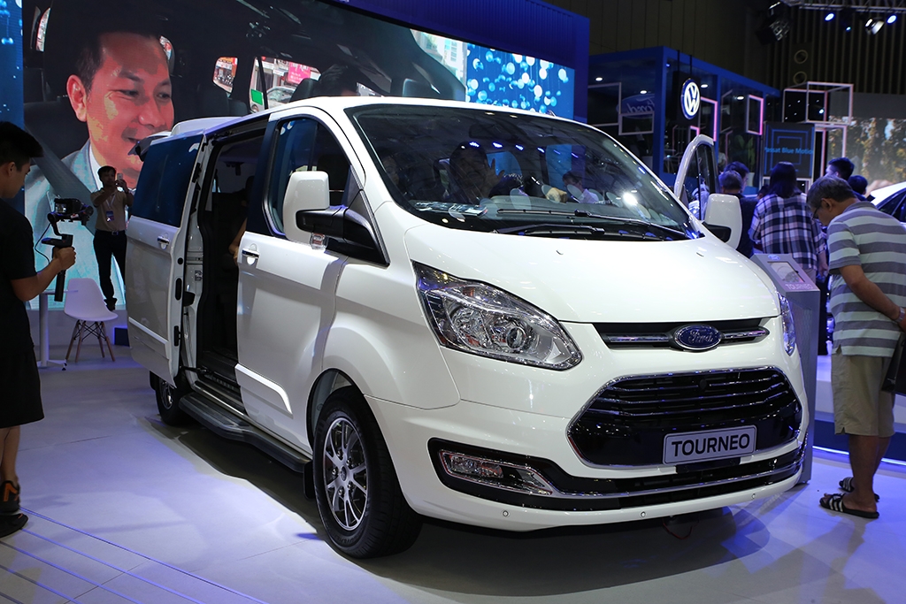 danh gia nhanh ford tourneo titanium 2019 tai vms