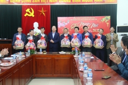 Tổng Công ty Đường sắt Việt Nam trao quà Tết cho Liên hiệp Lao động khu ga Vinh