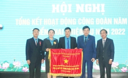 LĐLĐ tỉnh Nghệ An đón nhận Cờ thi đua của Chính phủ