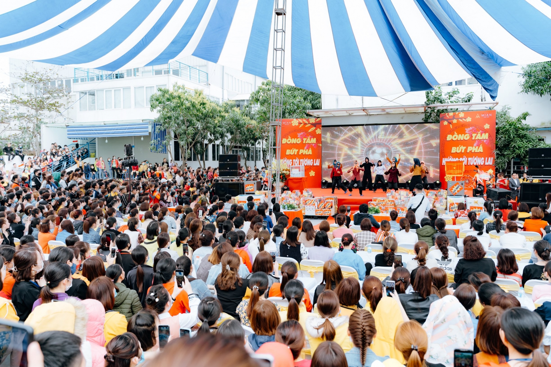 Công ty CP May Minh Anh – Kim Liên tổ chức Tết đoàn viên rực rỡ, đông vui, tự hào, lan tỏa