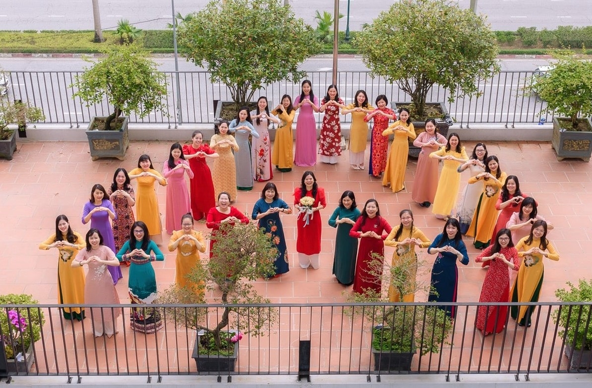 Nữ CCVCLĐ Công đoàn Viên chức Nghệ An hưởng ứng sôi nổi cuộc thi ảnh áo dài