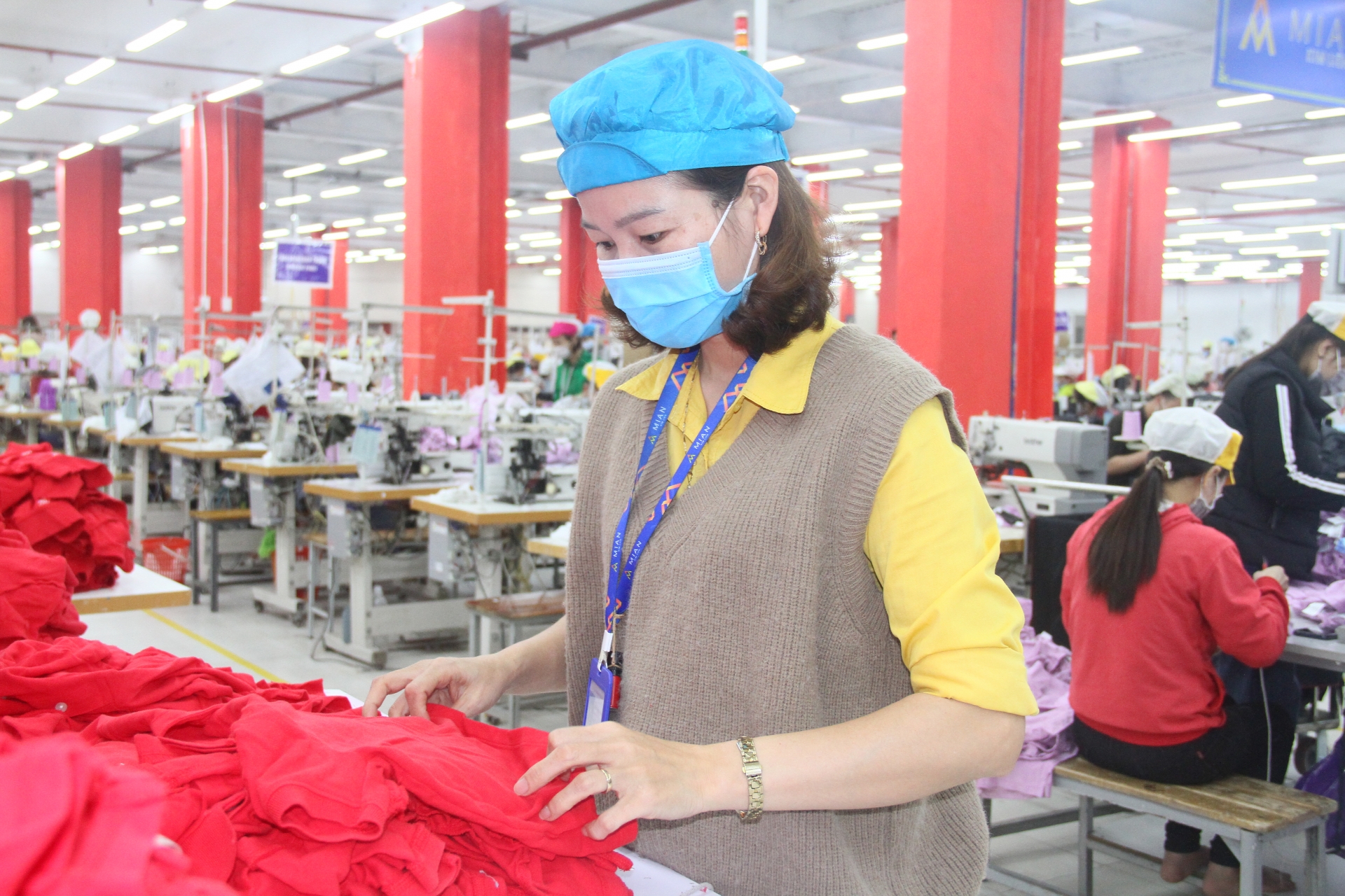 Công ty CP May Minh Anh – Kim Liên hỗ trợ hơn 1 triệu đồng/tháng cho người lao động