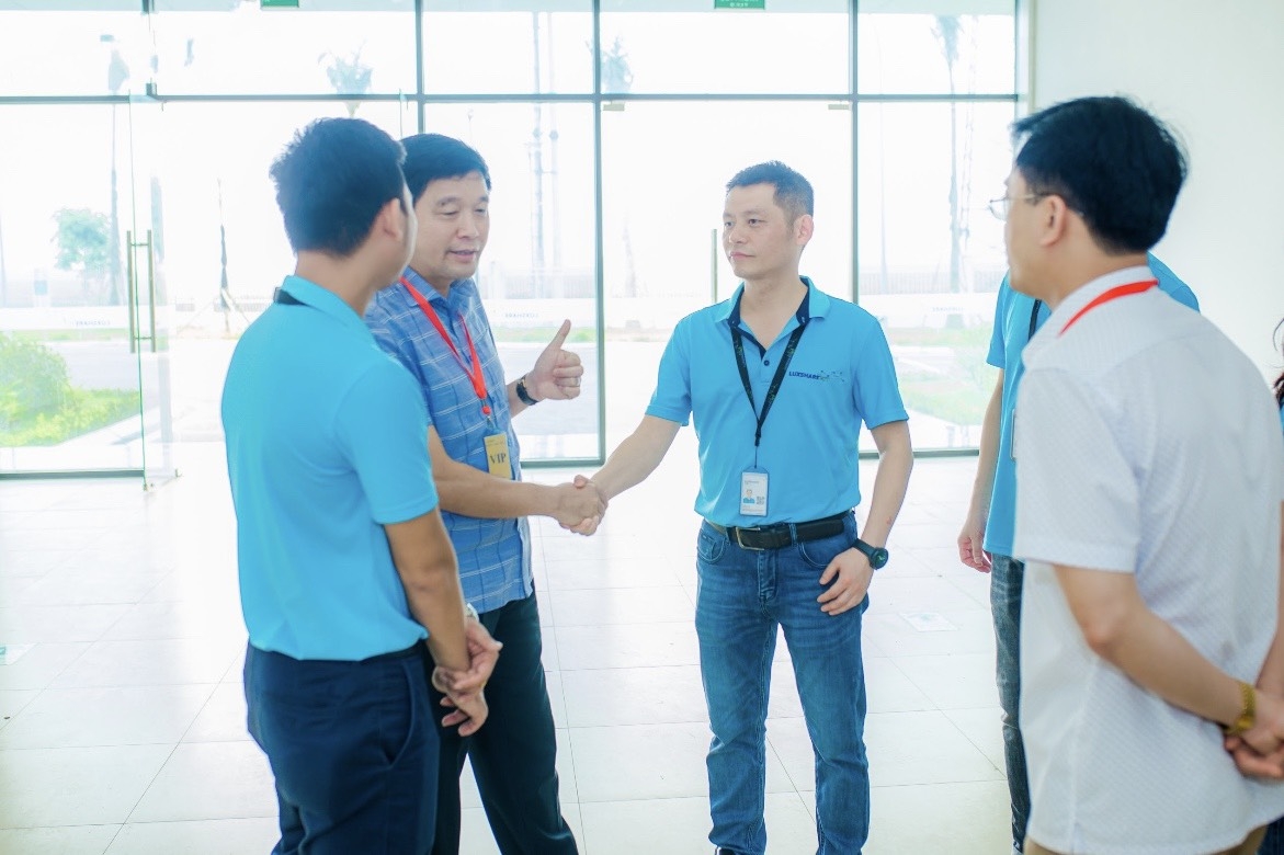LĐLĐ tỉnh Nghệ An thăm và làm việc tại Công ty TNHH LUXSHARE -ICT