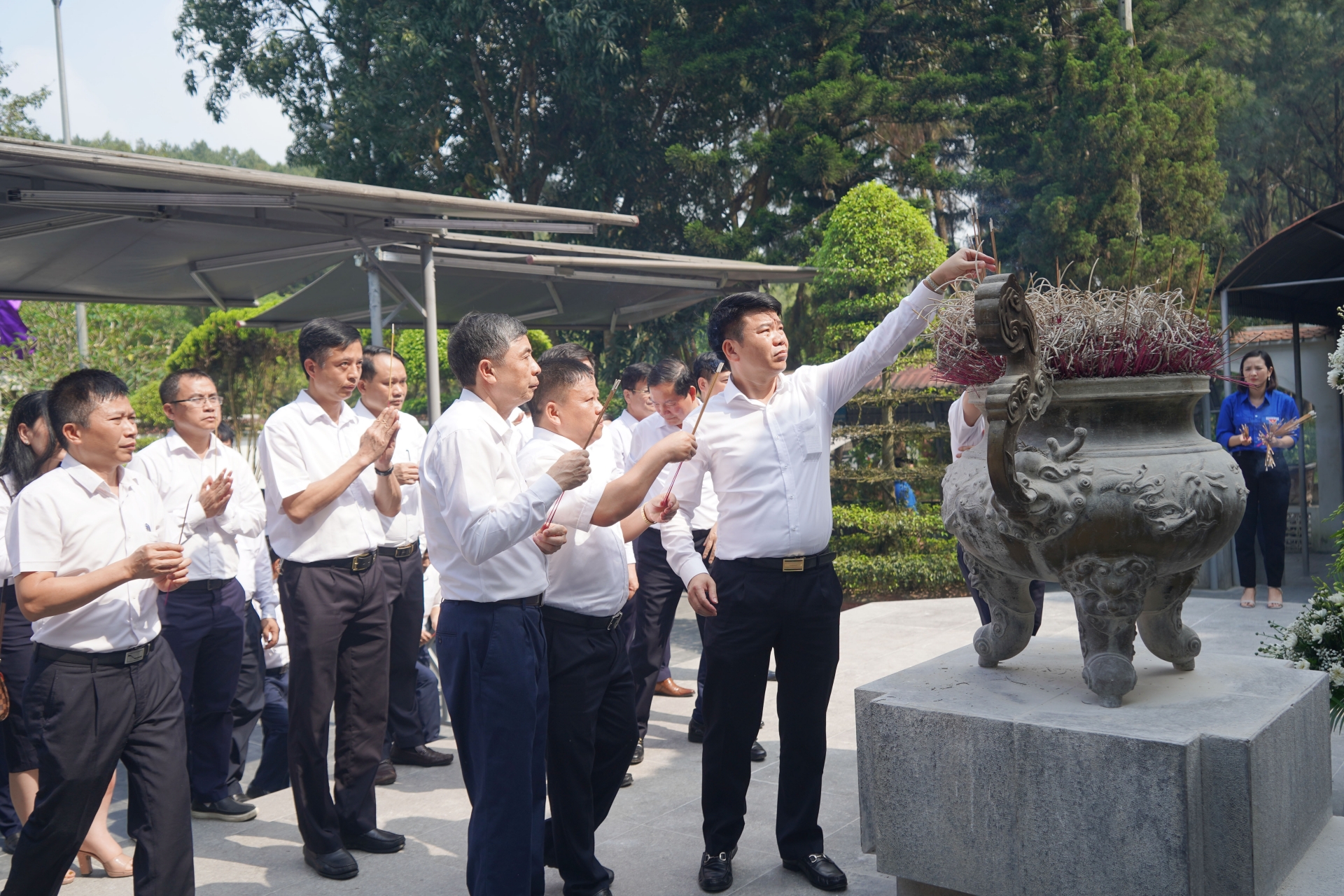 EVN NPC phát động chương trình “Vì một Việt Nam xanh” tại Hà Tĩnh, Nghệ An