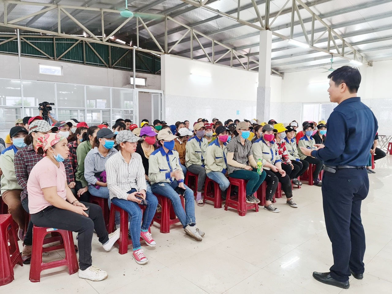 Công đoàn KKT tỉnh Quảng Bình thăm và làm việc tại một số doanh nghiệp