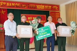 Công đoàn Ngân hàng CSXH Nghệ An thăm và tặng quà cho thương binh, gia đình chính sách
