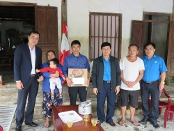 LĐLĐ tỉnh Hà Tĩnh, Quảng Bình hỗ trợ người dân bị thiệt hại do mưa lũ