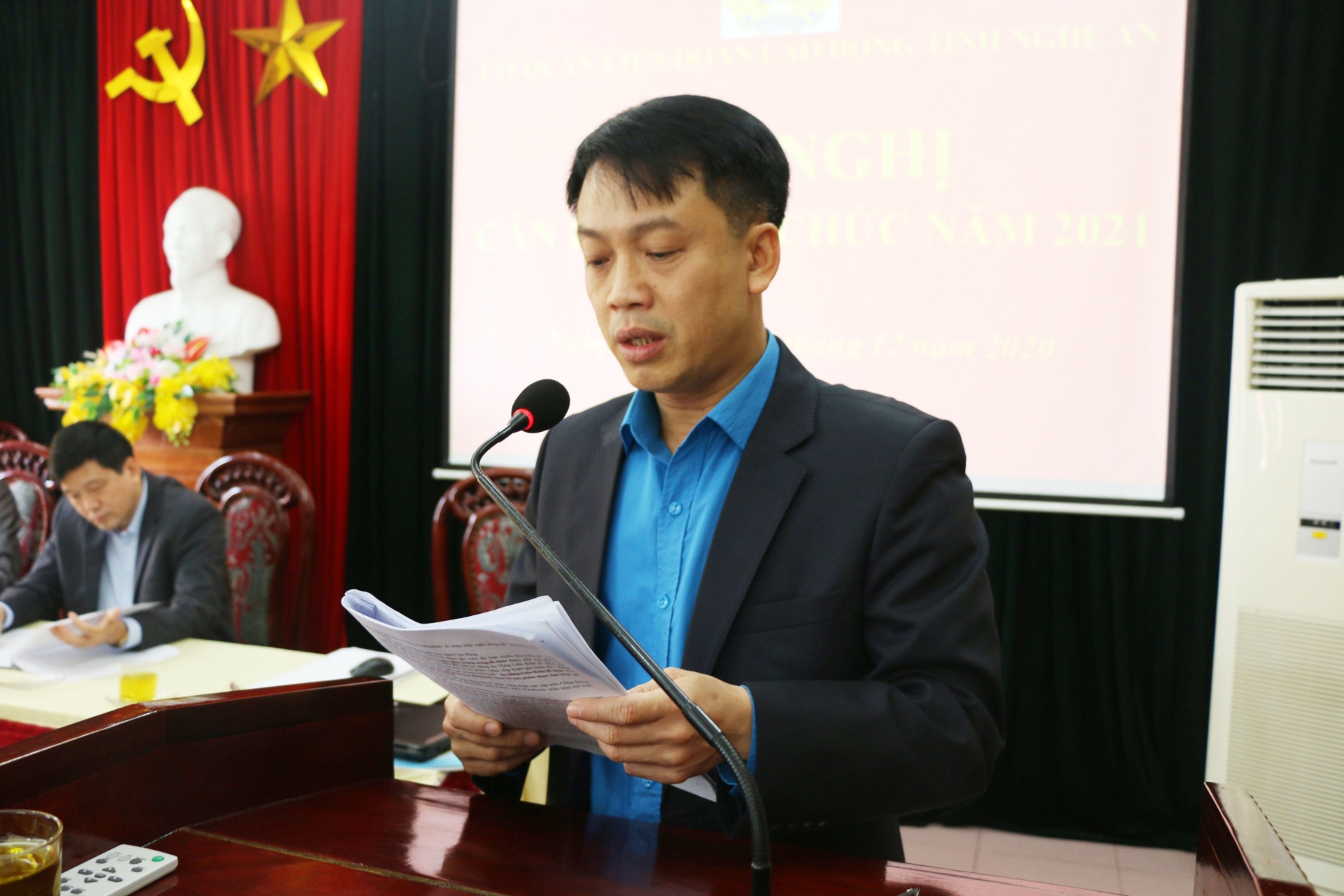 LĐLĐ tỉnh Nghệ An khen thưởng cho 2 tập thể và 7 cá nhân có thành tích xuất sắc