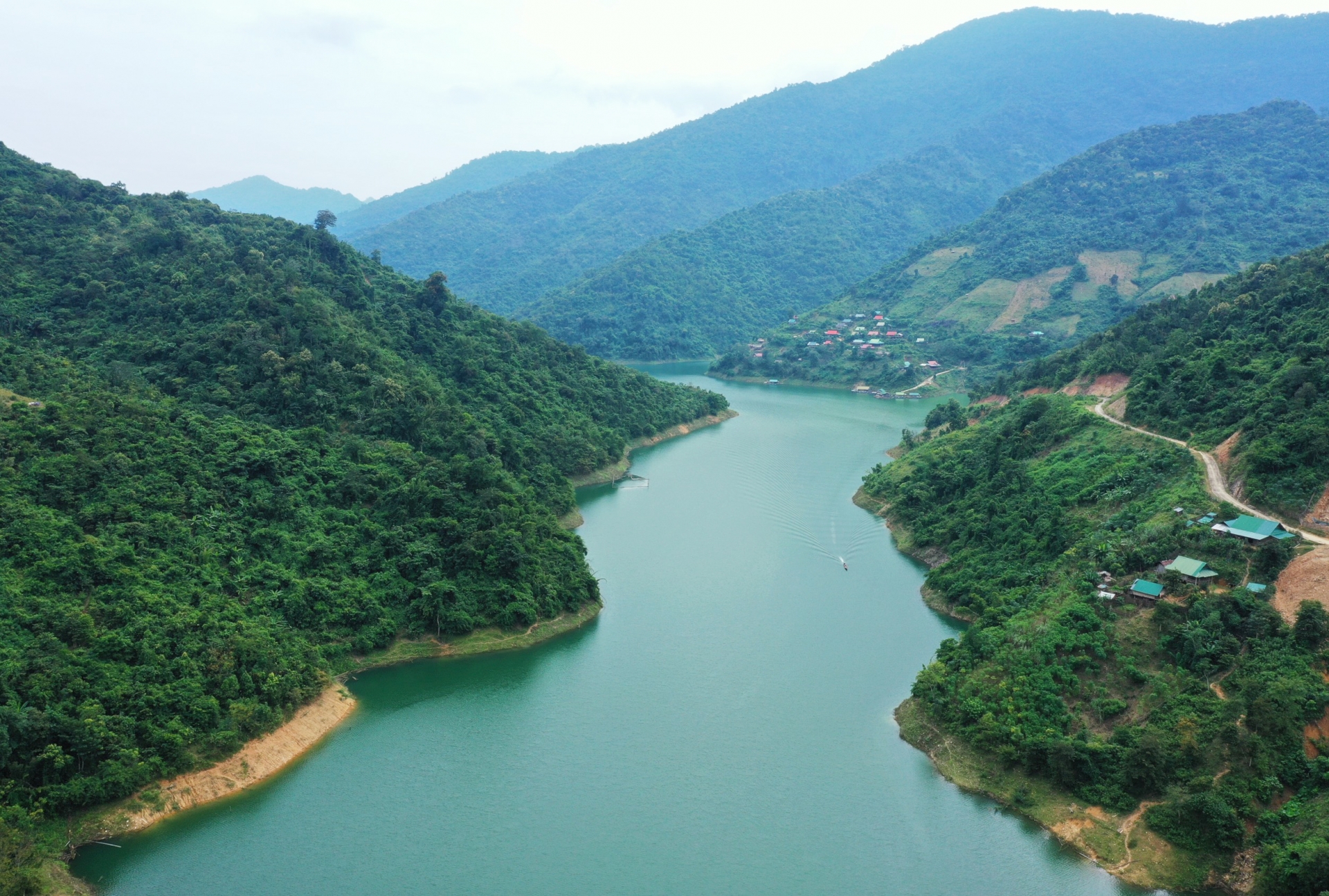 Về nơi “ba không, một có”