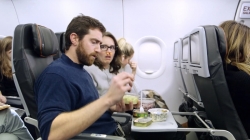 Những kiểu hành khách khiến người khác phát điên trên máy bay