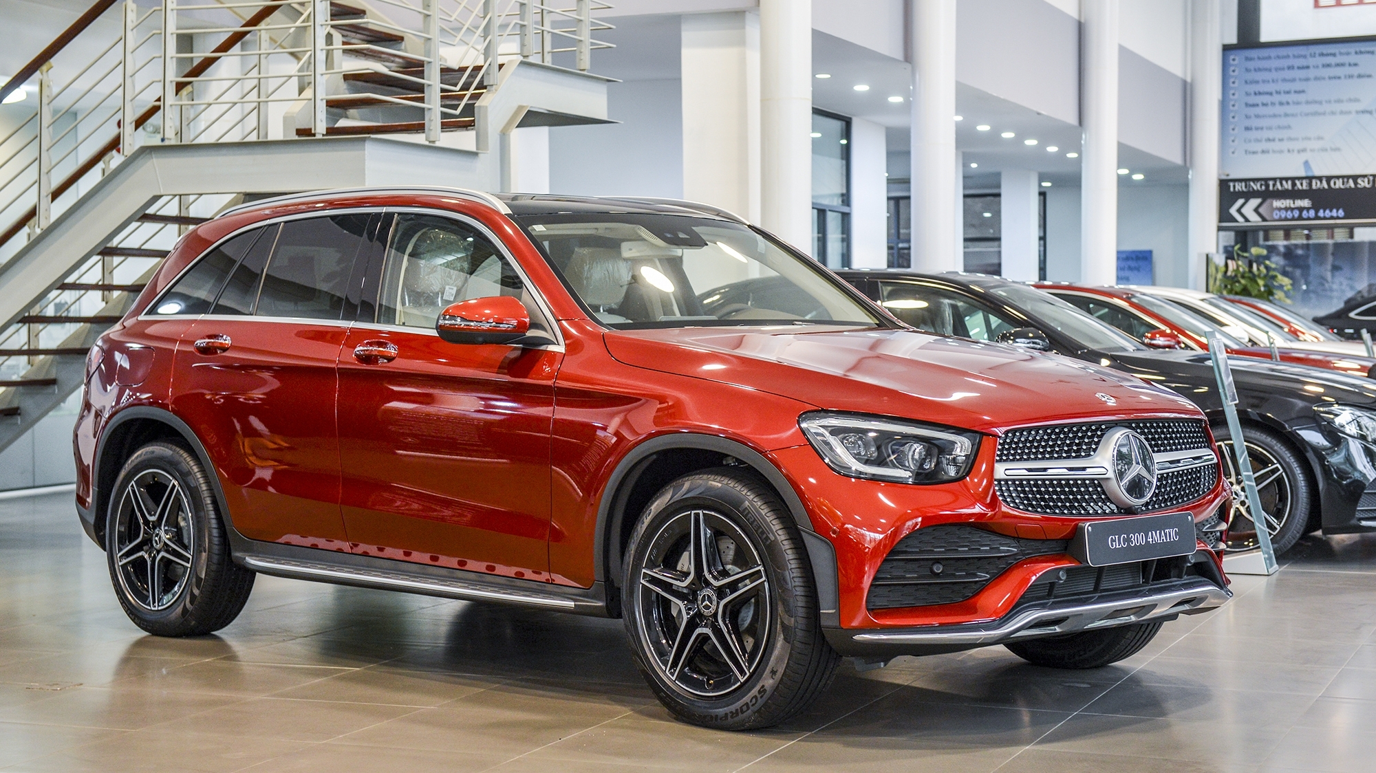 Cận cảnh Mercedes GLC300 lắp ráp có giá bán 2,4 tỷ đồng