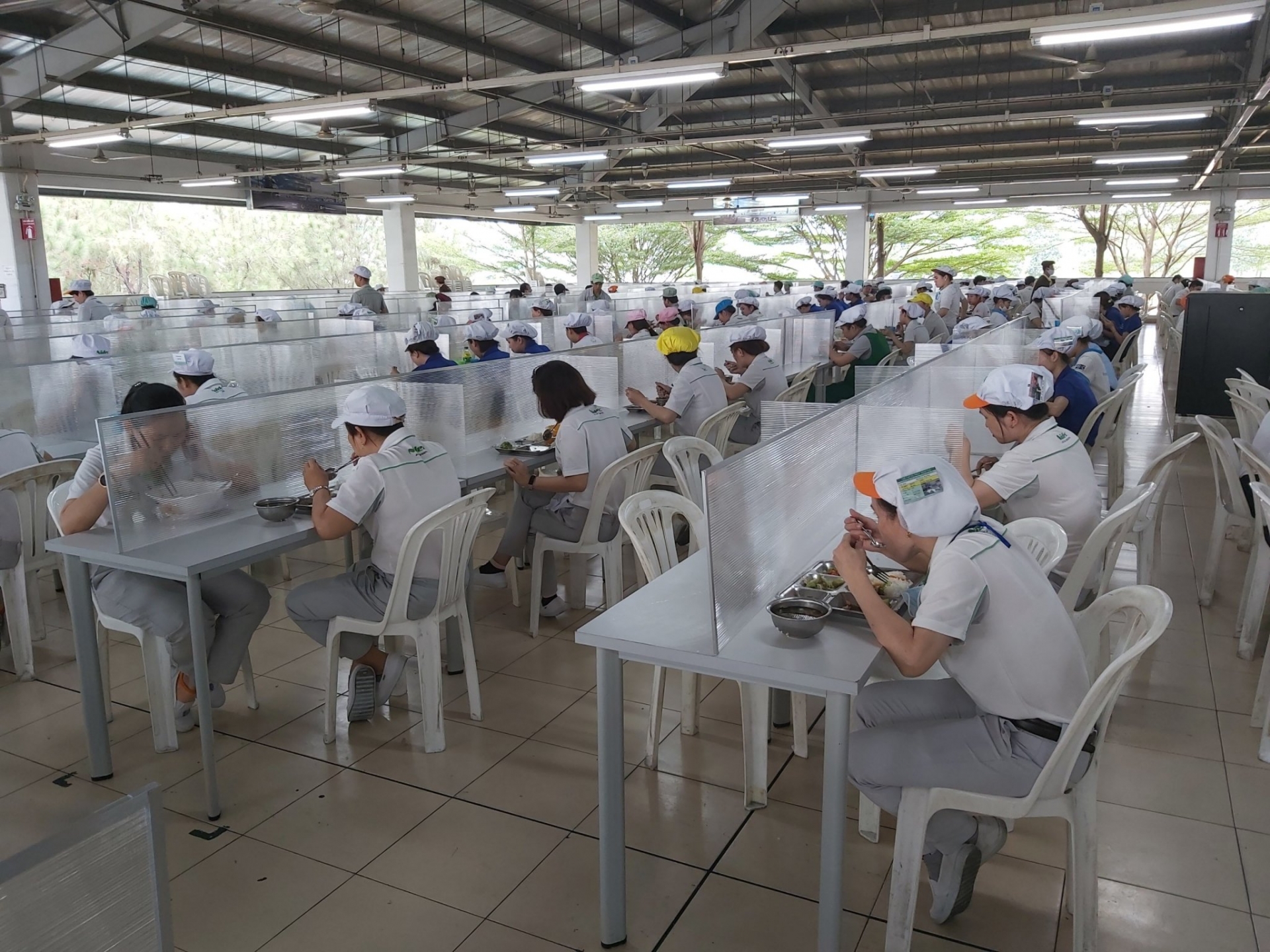 Công đoàn, người lao động sẵn sàng phòng chống dịch bệnh để  an tâm sản xuất