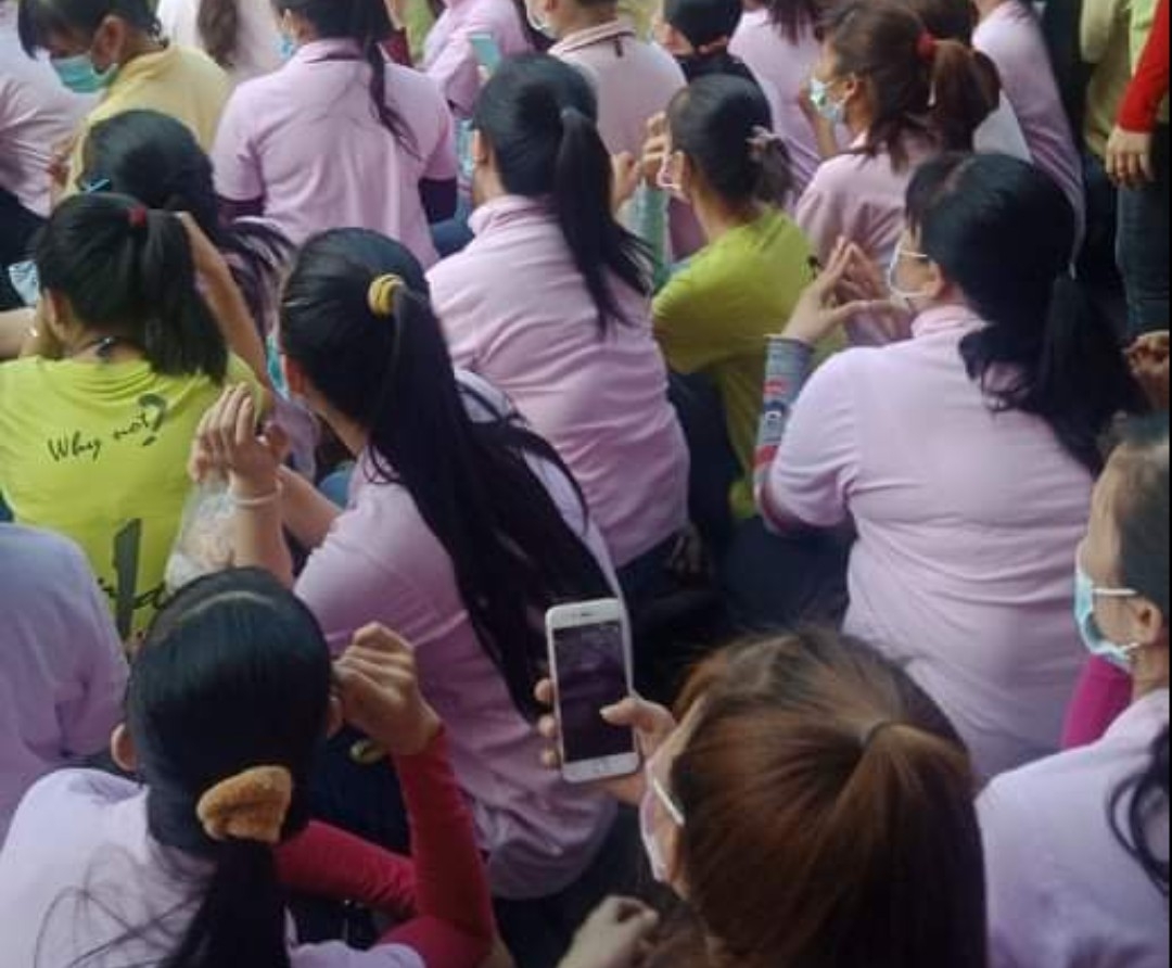 Hàng ngàn công nhân Simone Tiền Giang tiếp tục ngừng việc, đội nắng đòi quyền lợi