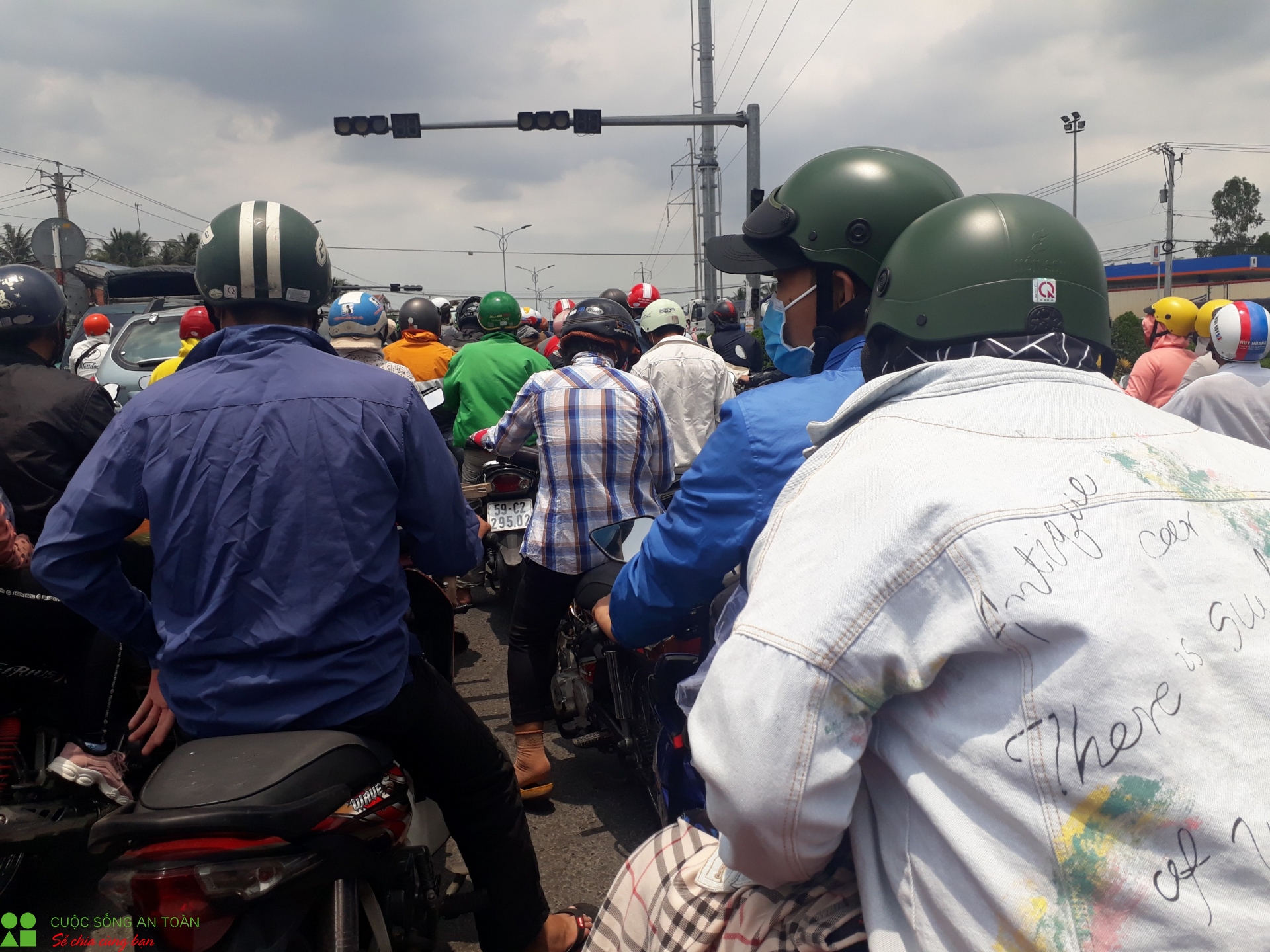 tp hcm ve cac tinh mien tay ket cung nguoi dan moi met vi nang nong