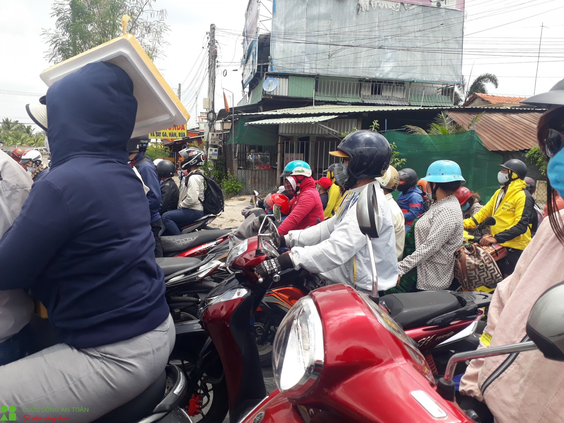 tp hcm ve cac tinh mien tay ket cung nguoi dan moi met vi nang nong