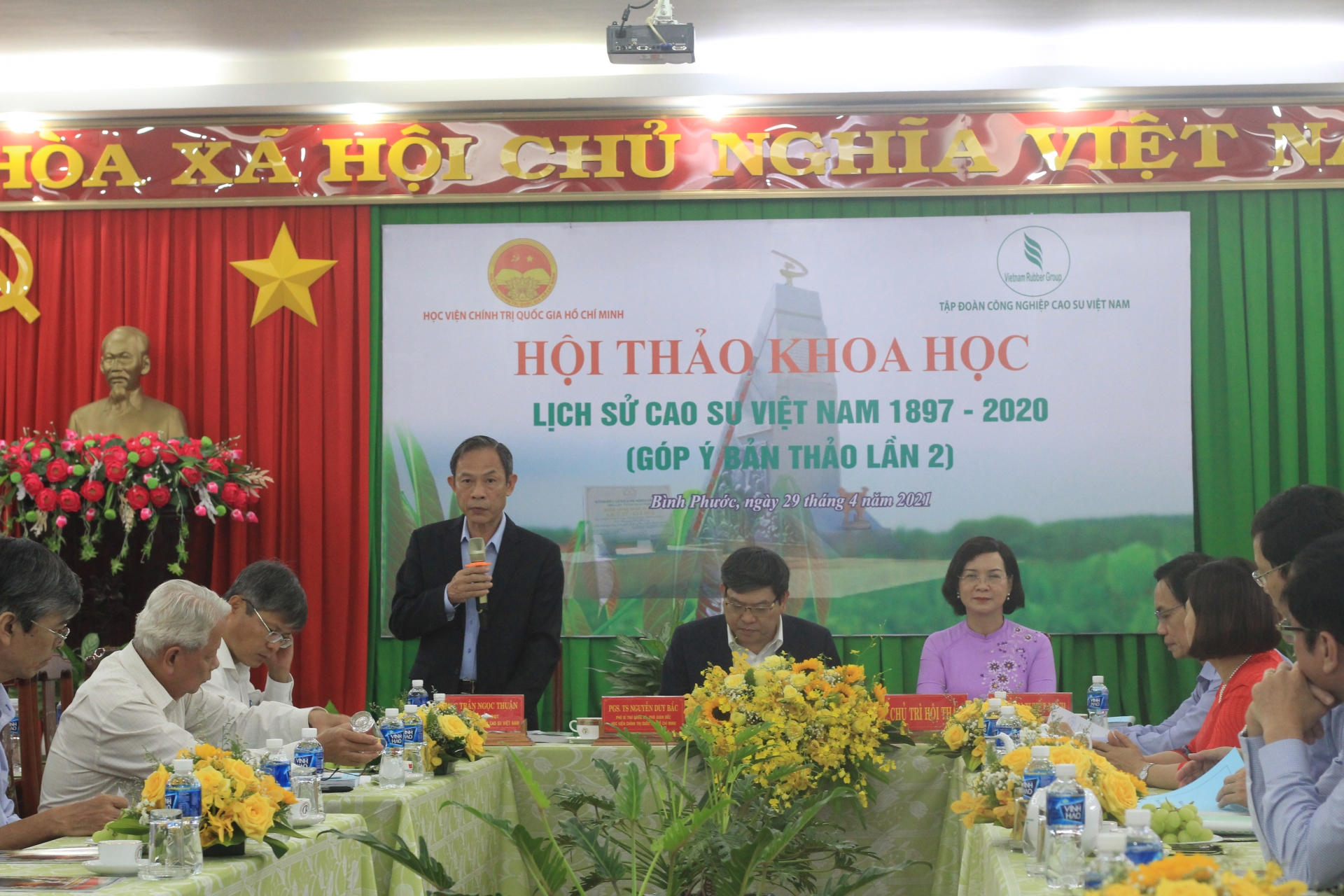 Tự hào là công nhân Cao su được thể hiện qua tập sách “Lịch sử Cao su Việt Nam”