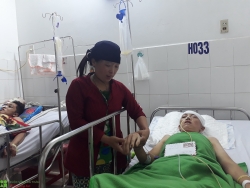 Hỗ trợ 10 triệu đồng cho người lao động dân tộc Mông Sùng Mí Thà bị tai nạn hôn mê sâu