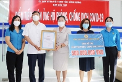 Tổng LĐLĐ Việt Nam thăm công nhân khu cách ly và hỗ trợ tỉnh Bình Dương 500 triệu đồng