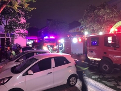 Nghệ An: Cháy khu nhà ở sinh viên lúc nửa đêm, cảnh sát PCCC giải cứu 7 người mắc kẹt
