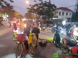 Nghệ An: Mất an toàn từ chợ “ngồi xổm” tự phát ở KCN Bắc Vinh