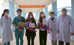 Hai cô gái trẻ Quảng Trị trở về từ vùng dịch Hàn Quốc xuất viện sau 14 ngày cách ly