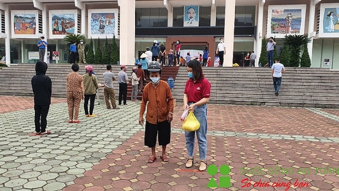 cay atm gao dau tien tai ha tinh chia se cung nhung canh doi ngheo kho