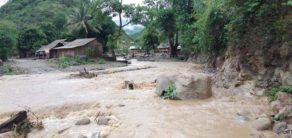 Di dời hàng chục hộ dân đến nơi an toàn, tránh bão số 4