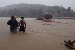 Thanh Hóa mưa lớn khiến 300 căn nhà bị ngập sâu, giao thông chia cắt nhiều nơi