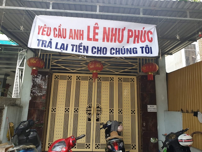 hua dua nguoi xuat ngoai giam doc om hon 2 ty dong roi bo tron