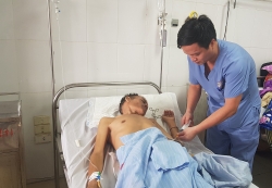 Điều trị thành công ổ cặn mủ màng phổi cho bệnh nhân Lào