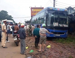 Xe khách mất lái cuốn xe máy vào gầm, 2 người tử vong tại chỗ